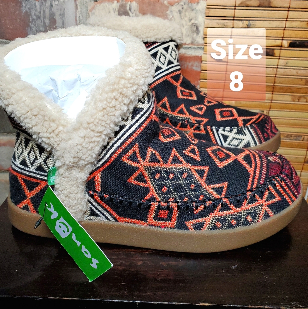 NEW Rare Sanuk Boho Azteck Boots